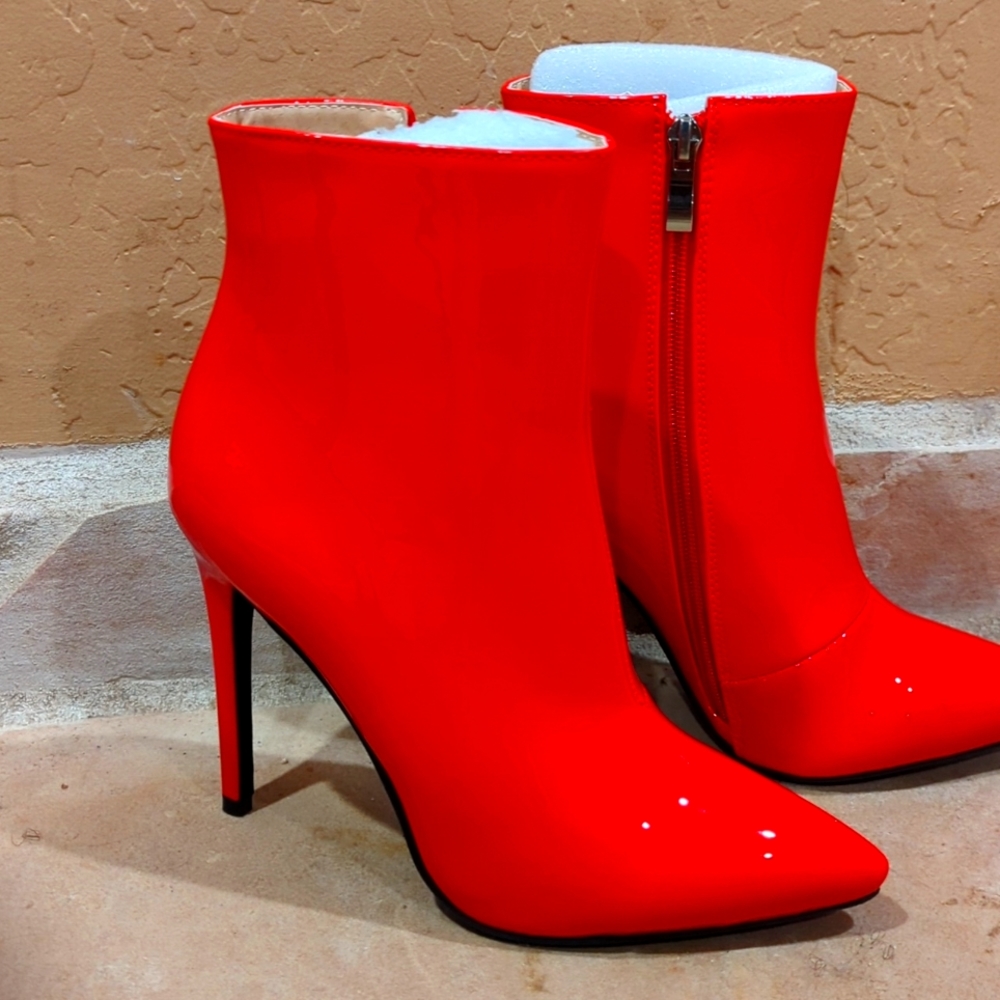 Akira Patent RED patent leather ankle BEAUTIFUL NEW BOOTS.